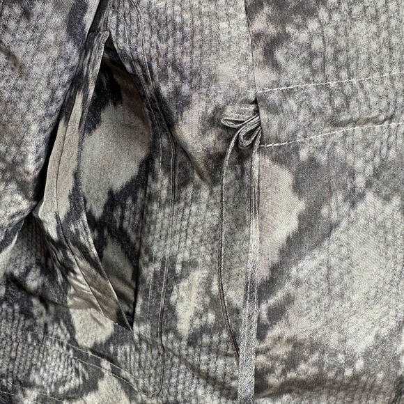 St John Jacket Women's Sz M Yellow Label Windbreaker Lightweight Snake Print Zip - Picture 9 of 14